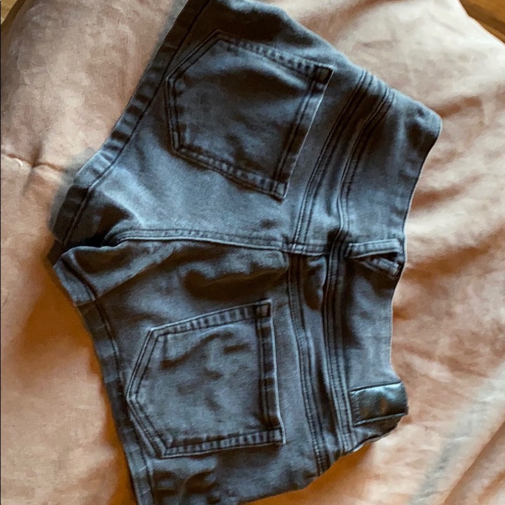 Vanity Shorts - Picture 2 of 3